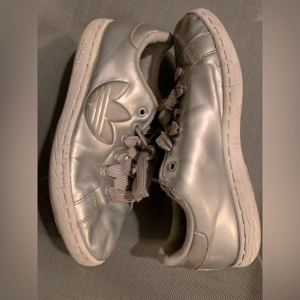 ⭐️SALE⭐️Adidas Silver Metallic Sneakers GUC Pre-owned Size 7